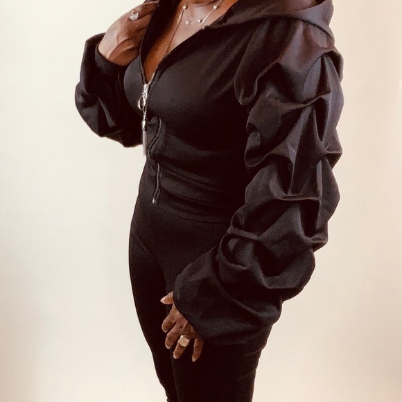 Ruffle Set - Picture 3 of 3